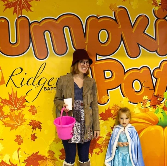 Meet your Posher, Page - Picture 6 of 8